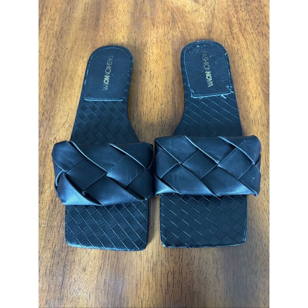 Fashion nova flats